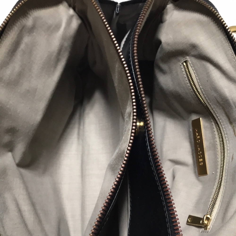 Marc Jacobs triple compartment satchel with double lock and gold tone hardware. - Picture 16 of 16